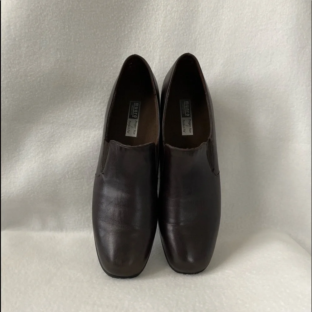 Munro American Proper Size Proper Fit Size 9 Brown Leather Slip On Walking Shoes